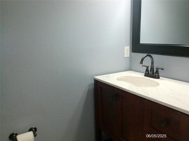 Building Photo - 200 Fish Hawk Dr