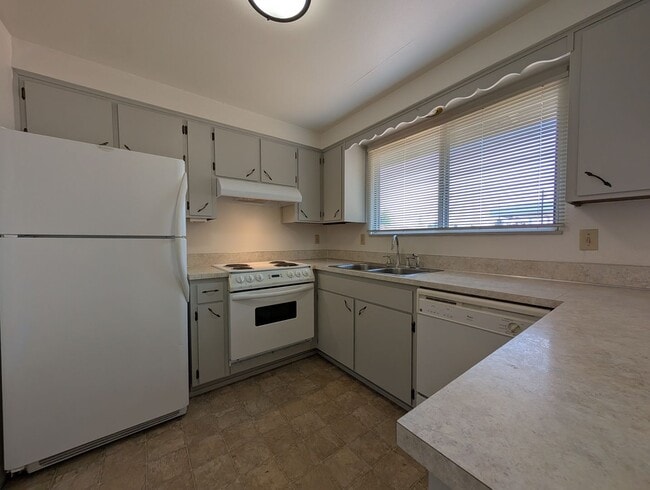 Building Photo - Great 2 bed/1.5 bath townhome in Springfield