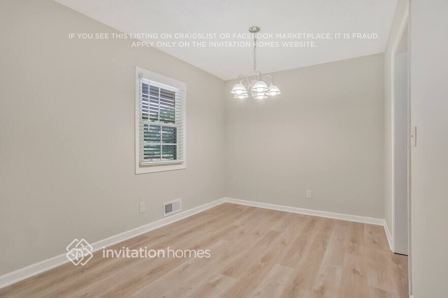 Building Photo - 4812 Hemlock Dr SE