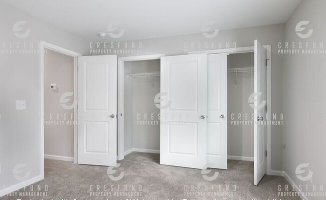 Building Photo - 2 Bedroom, 2 Bath - Like NEW and Available...