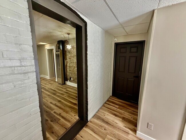 Building Photo - 415 S James St