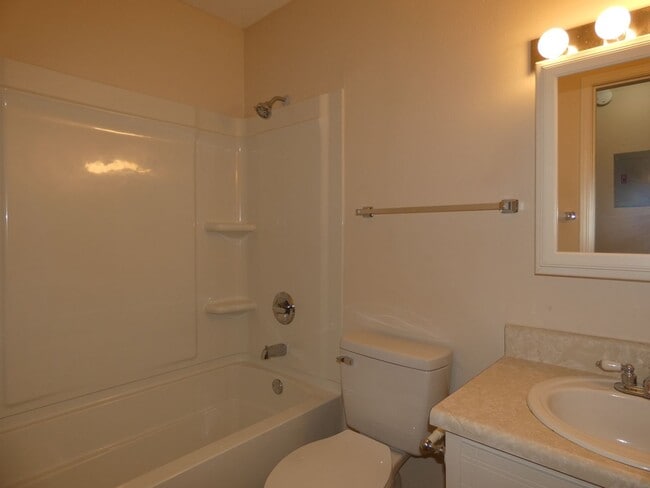 Building Photo - Comfortable/Affordable 3/1.5 - Pace
