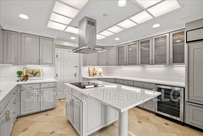 Building Photo - 1530 Key Blvd