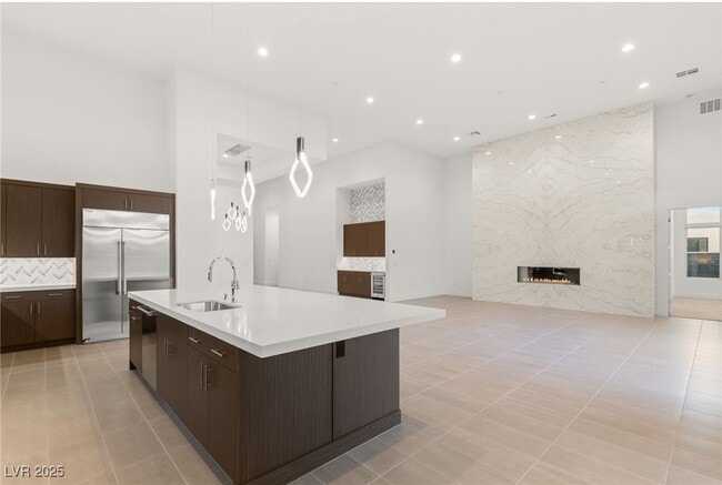 Building Photo - 10793 Vista Altura Ave