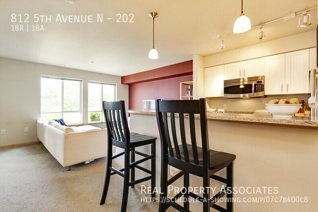 Building Photo - 812 5th Ave N