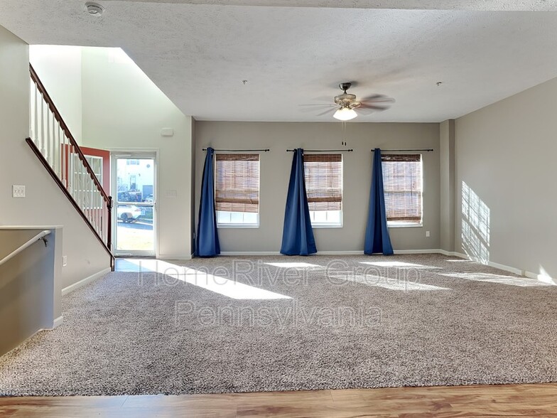 Building Photo - 1505 Canterbury Dr