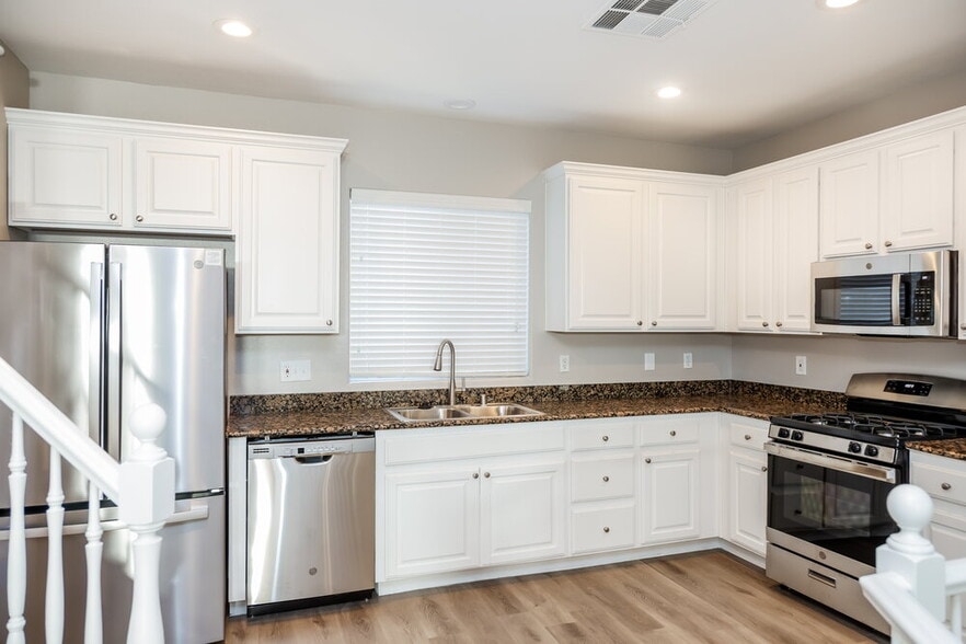 Building Photo - 9552 Scorpion Track Ct