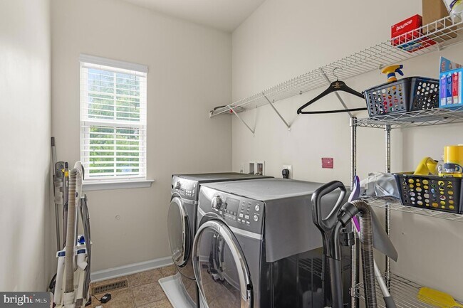 Building Photo - 40463 Aldie Springs Dr
