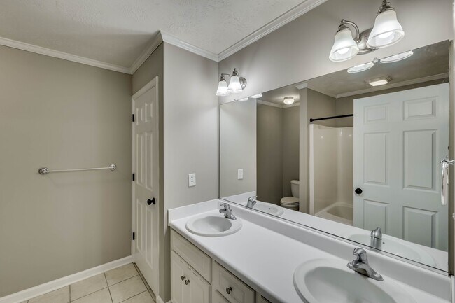 Building Photo - 1054 Grove Landing Ln