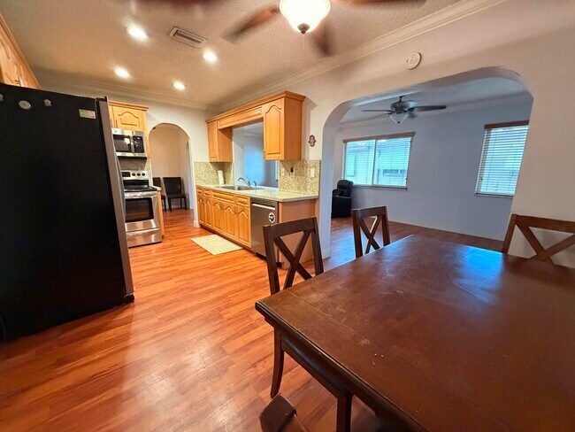 Building Photo - 5806 NW 86th Terrace
