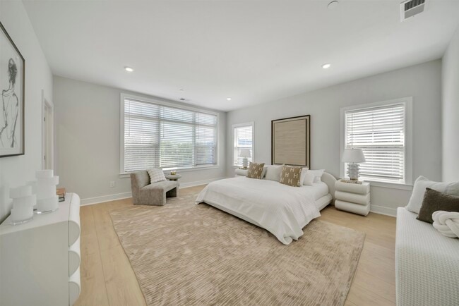 Building Photo - 14 Davis Dr