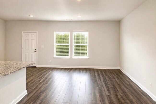 Building Photo - 394 Oakwood Dr NW