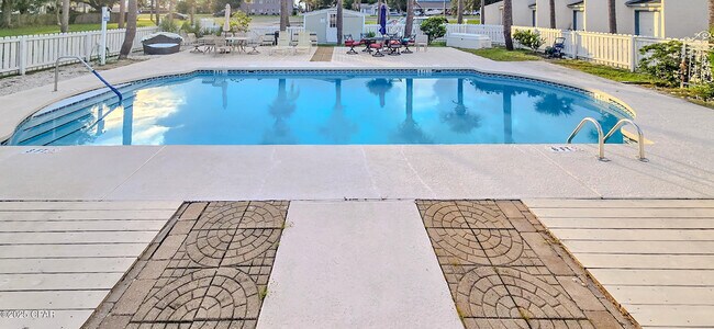 Building Photo - 6067 E Hwy 98