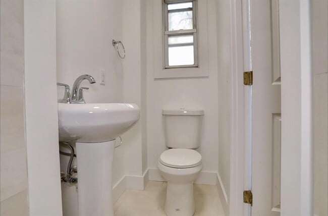 Building Photo - 517 Willow Ave