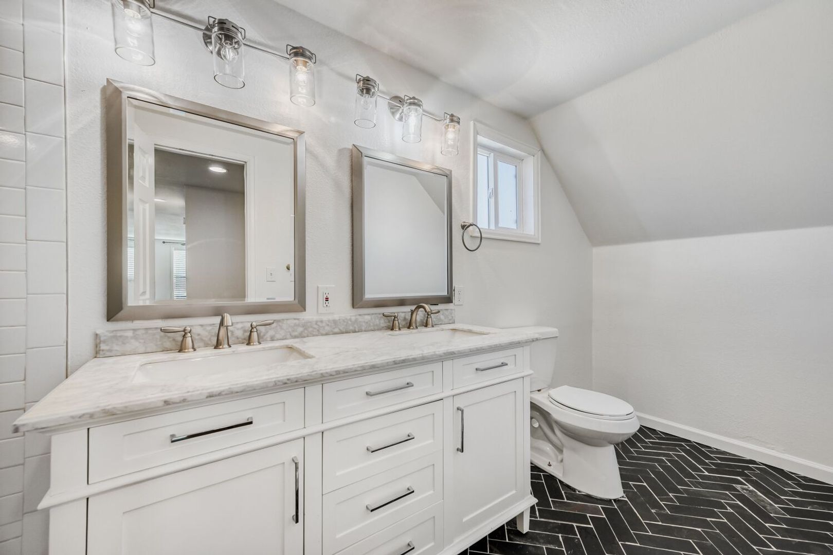 Building Photo - 4585 Martin Dr