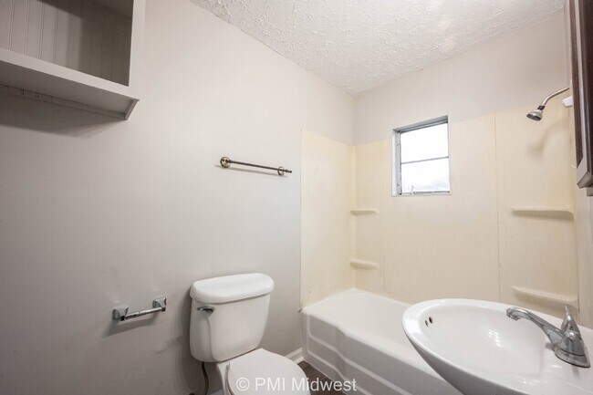 Building Photo - Modern Duplex in Prime Location - Perfect Rental Opportunity in Indianapolis!