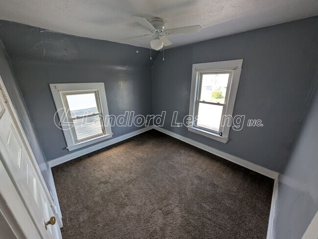 Building Photo - Spacious 4-Bedroom Colonial Near Lake Erie