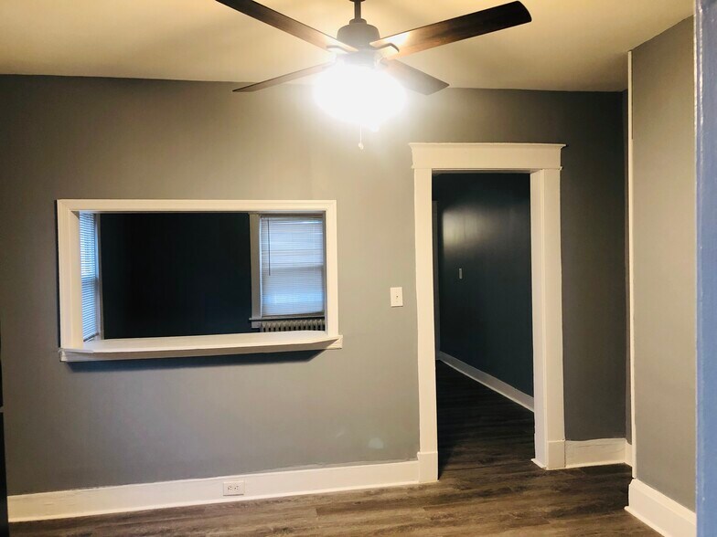 Building Photo - 2922 E Cold Spring Ln