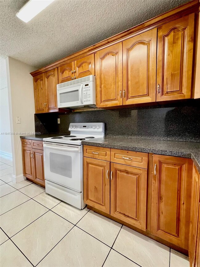 Building Photo - 6060 W 21st Ct