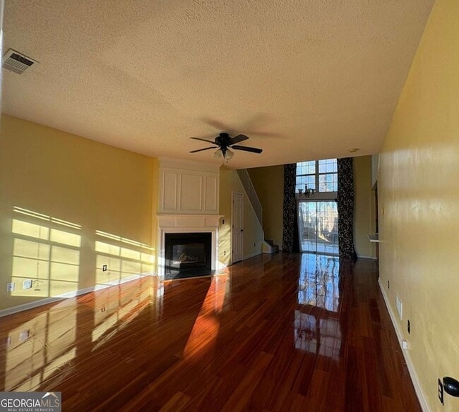 Building Photo - 1607 Heyford Cir NW