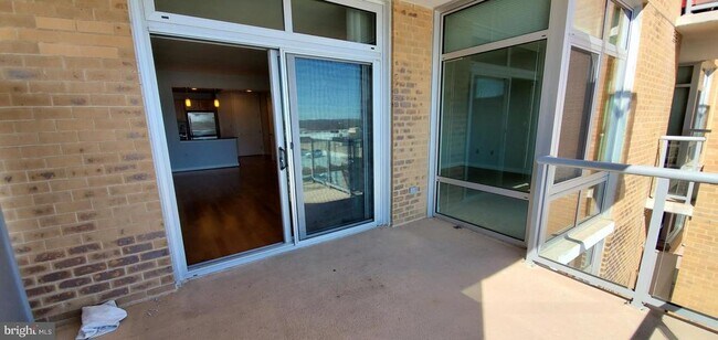 Building Photo - 5750 Bou Ave