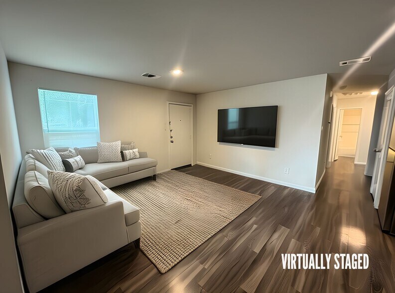 Building Photo - 306 S 23rd St