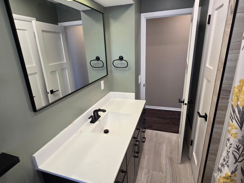 Building Photo - 1466 Charlton St