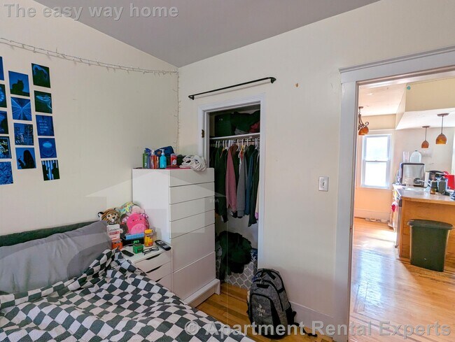 Building Photo - 28R Cherry St