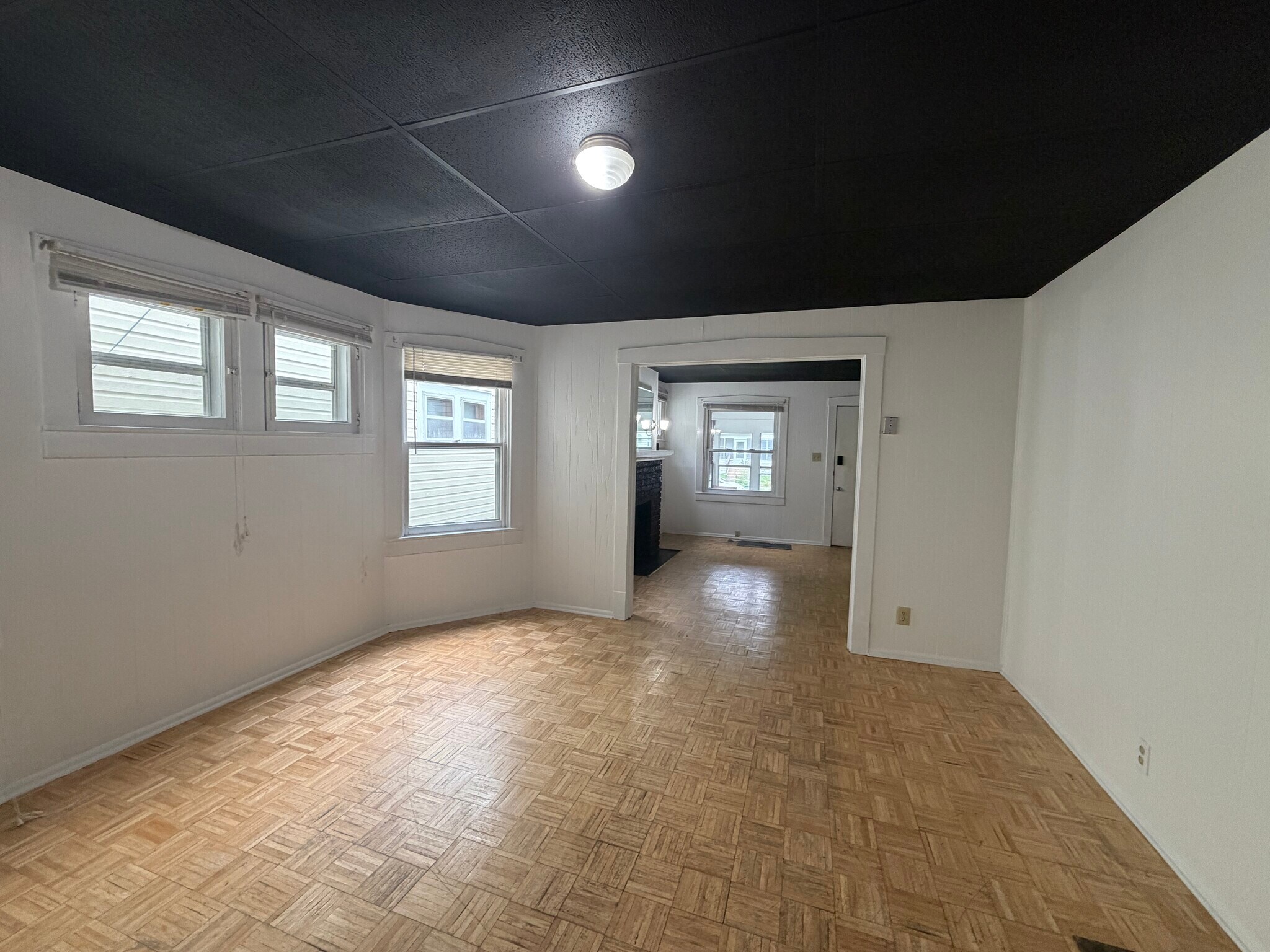 Building Photo - 1711 W Hill St