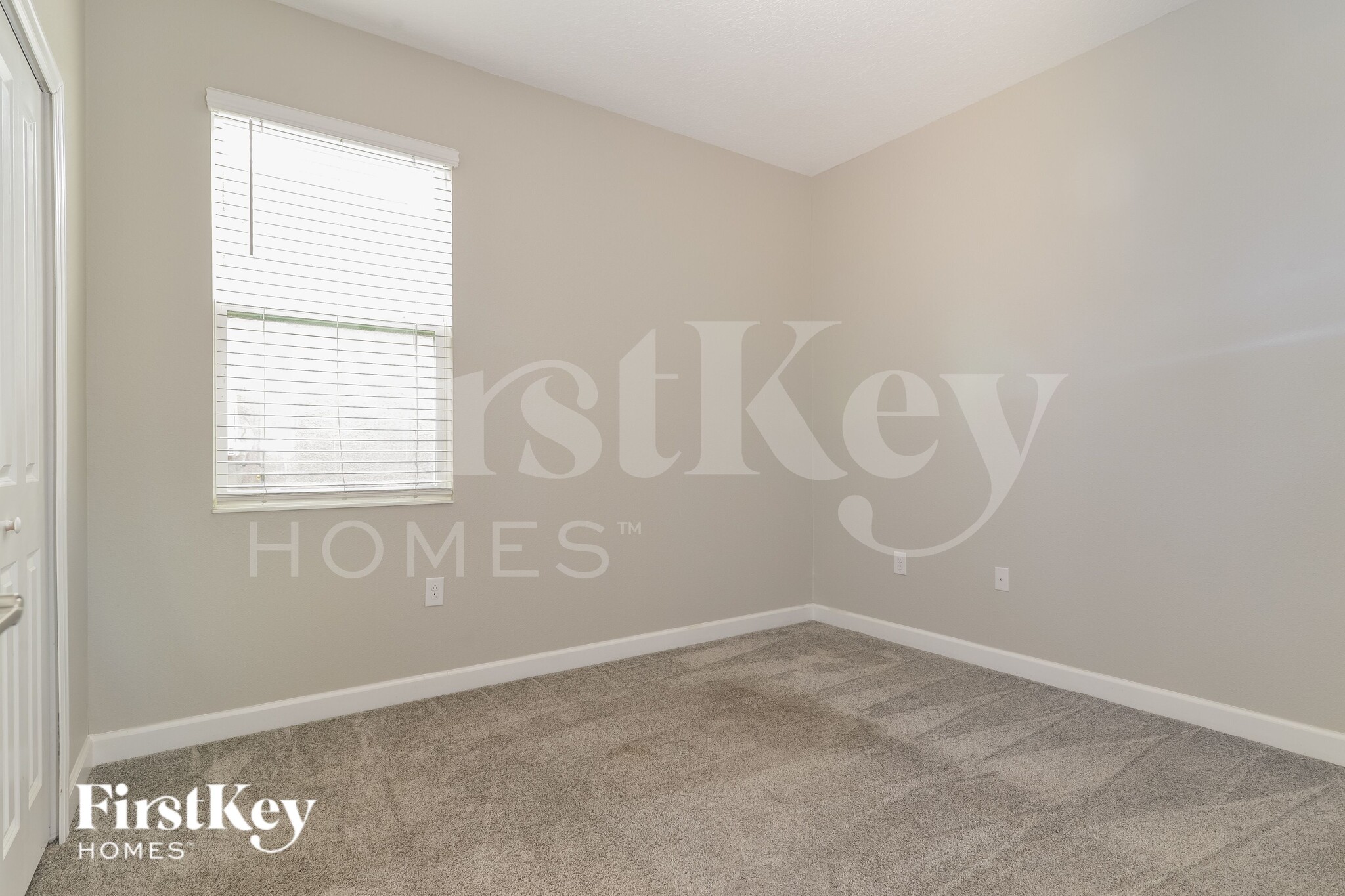 Building Photo - 1320 Oak Crest St