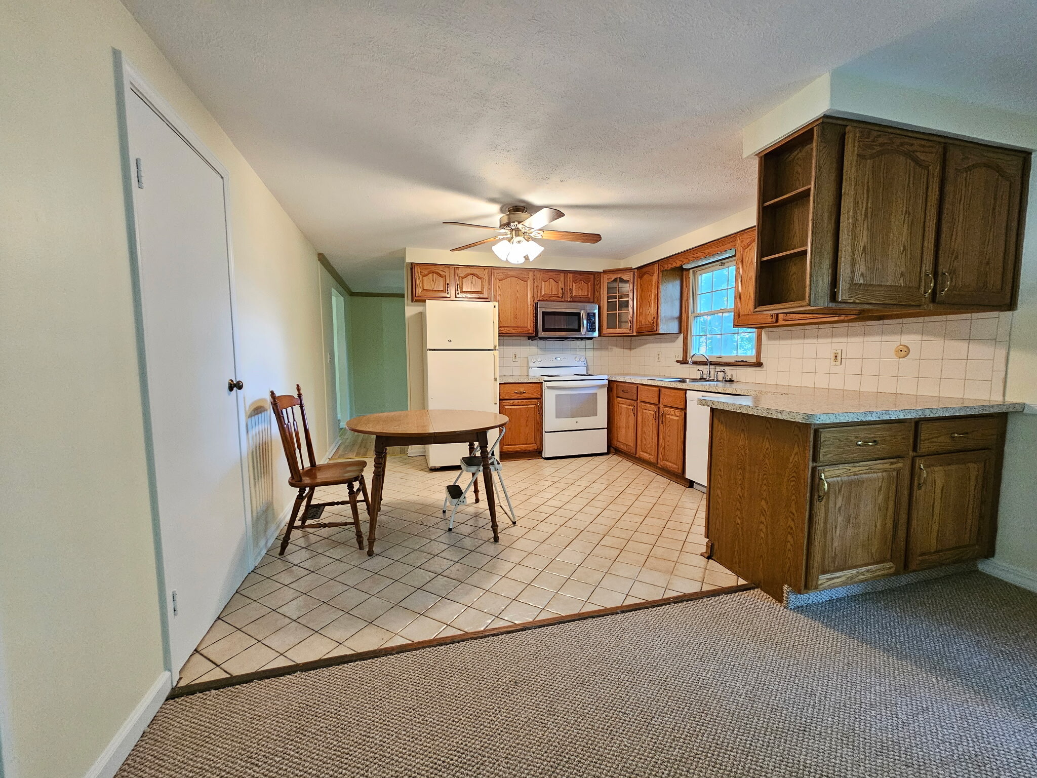 Building Photo - 17073 Drake Rd