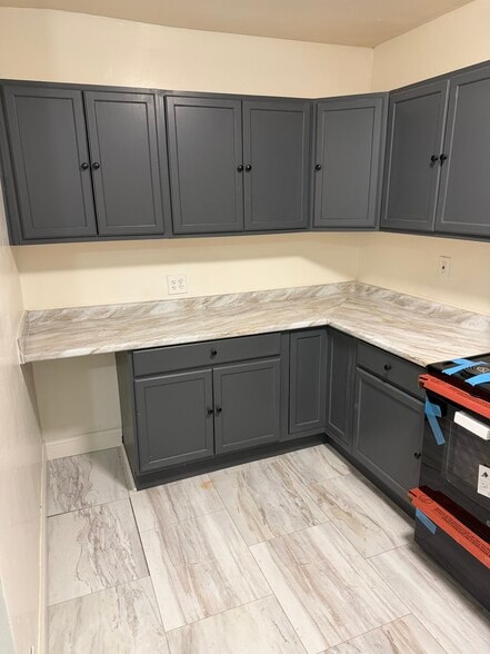 Building Photo - 732 Rockford Ave