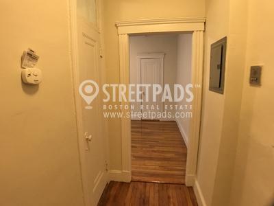 Building Photo - bedroom in Boston MA 02215