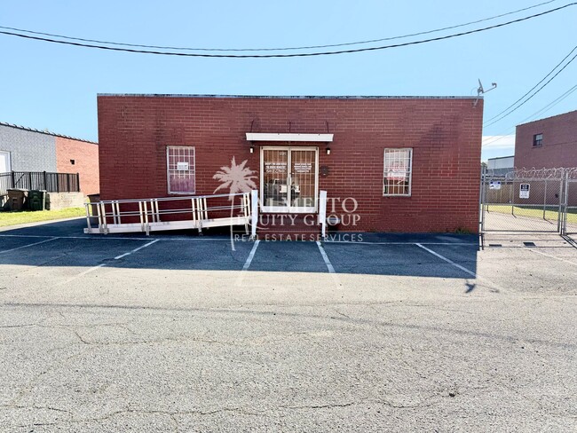 Building Photo - 1012 N Raleigh St