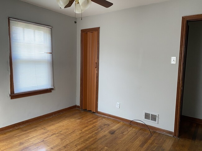 Building Photo - 226 Henquin Dr