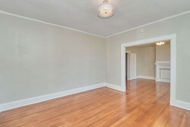 Building Photo - 2118 Fairfax Ave