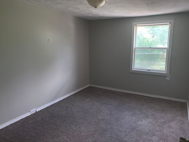 Building Photo - 3 bedroom 1.5 bathroom located in Carlisle...