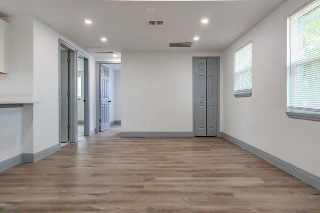 Building Photo - 217 Betty Ave