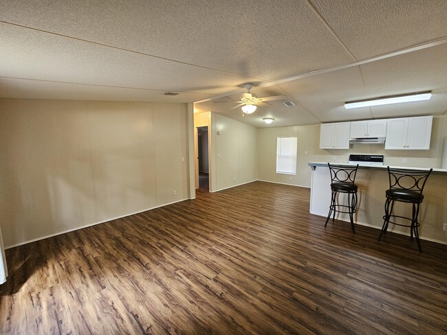 Building Photo - 2494 Salamanca St