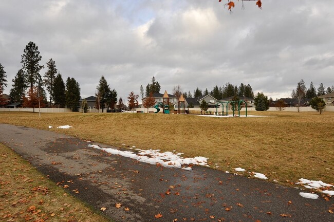 Building Photo - Coeur d'Alene Place Community 3 bed 2.5 ba...