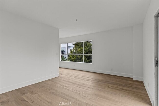 Building Photo - 939 Palm Ave