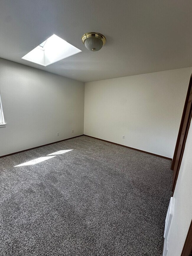 Building Photo - *Move In Special, Half off Rent! (See ad for details)*3 Bedroom Home!