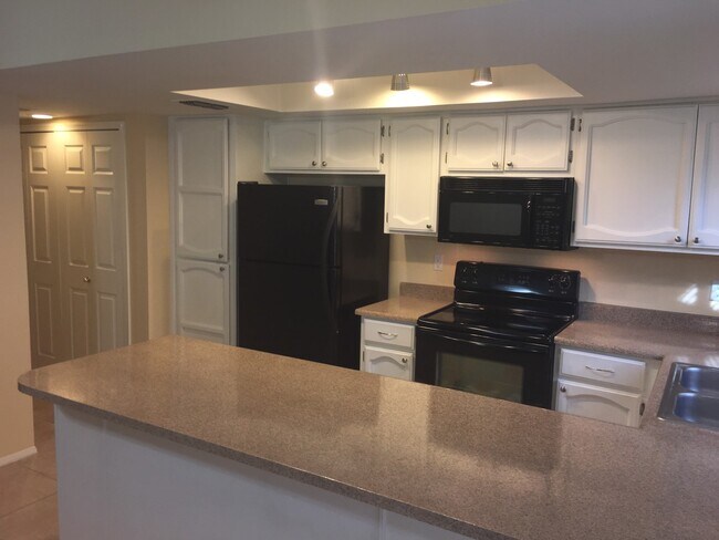 Building Photo - **EXCELLENT 3br/2.5ba/2carport TOWNHOUSE (GUADALUPE & GILBERT)**