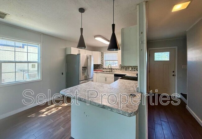 Building Photo - 2213 Spence Cir