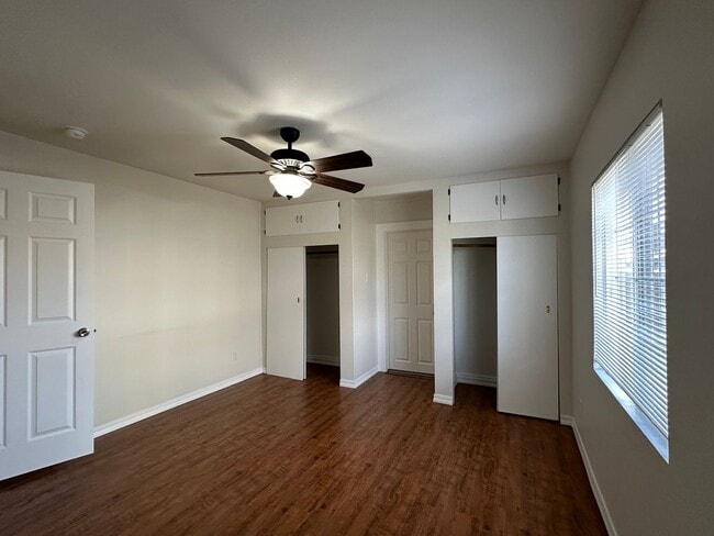 Building Photo - Downtown Bungalow, Pet Friendly, Large Yard