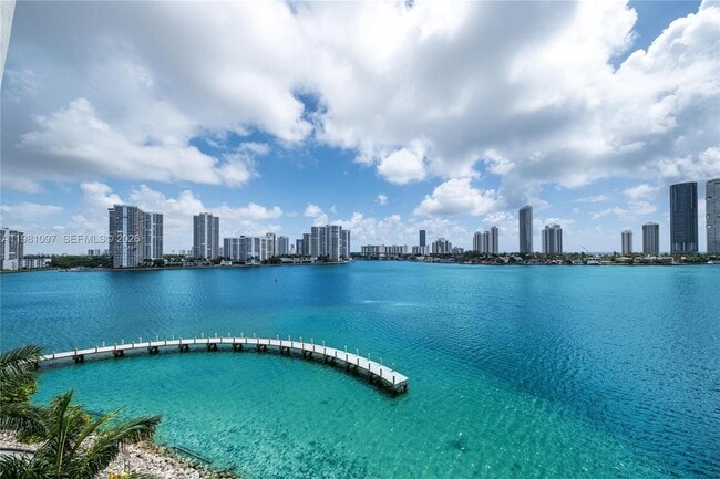 Building Photo - 5500 Island Estates Dr