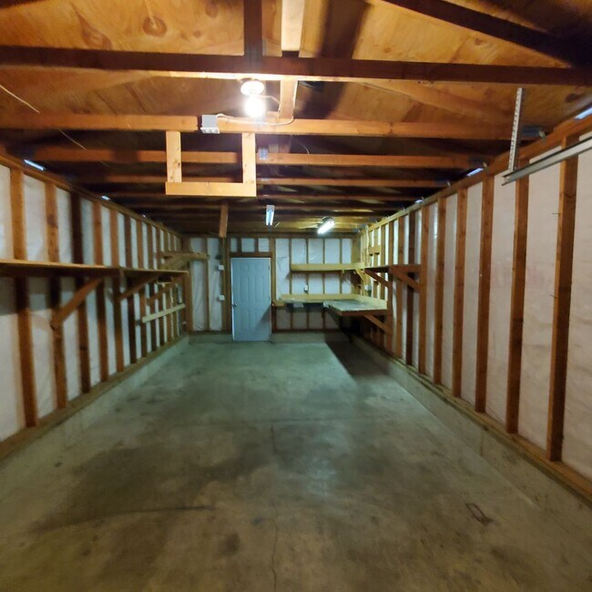 Building Photo - ***Limited Time Summer Rent Special!*** 5 bedroom : 3 bath Home with a Garage in Tangent