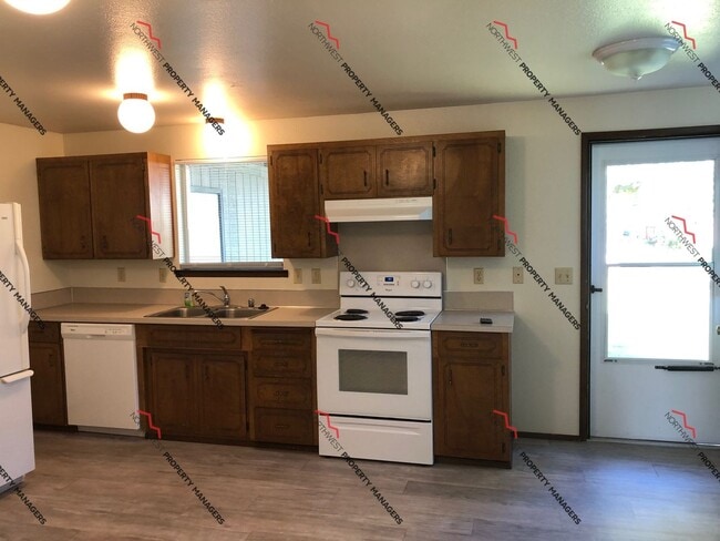 Building Photo - R115