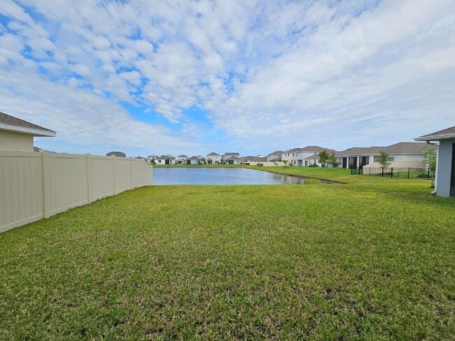Building Photo - Palm Bay Paradise
