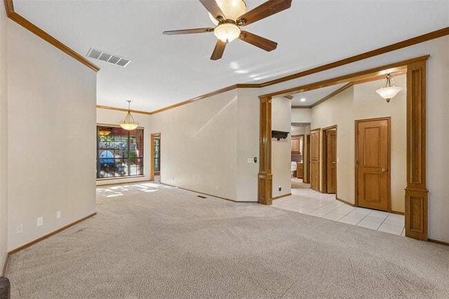 Building Photo - 1820 Chelsea Dr